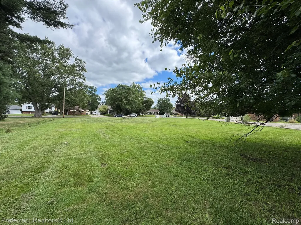 000 Lake Way Farmington City MI 48335