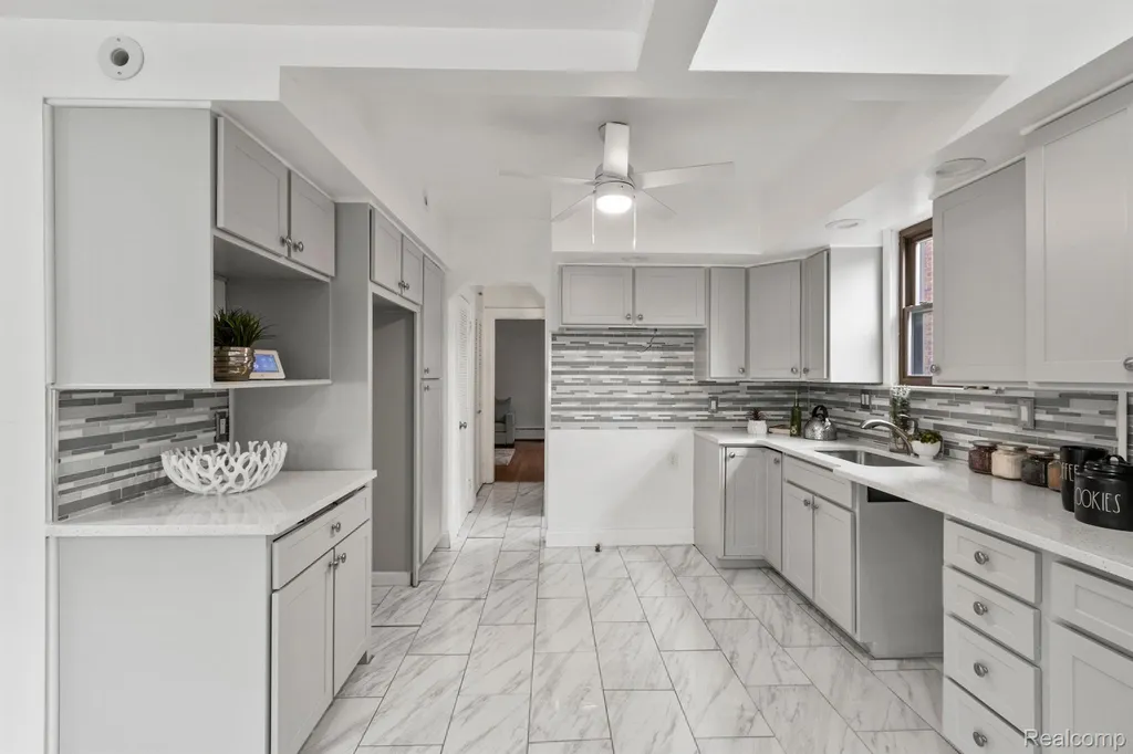 18030 Santa Barbara Drive Detroit City MI 48221