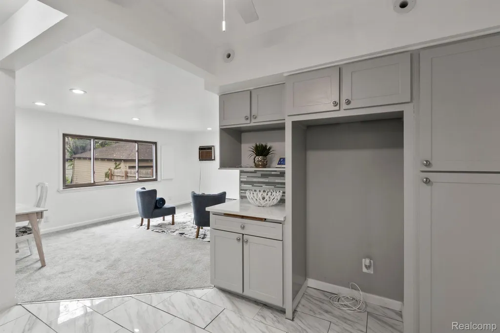 18030 Santa Barbara Drive Detroit City MI 48221