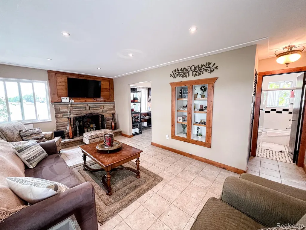 599 Westpointe Court Lake Orion Village MI 48362
