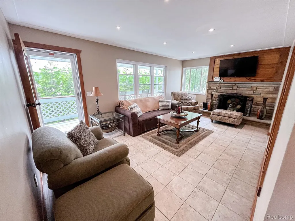 599 Westpointe Court Lake Orion Village MI 48362