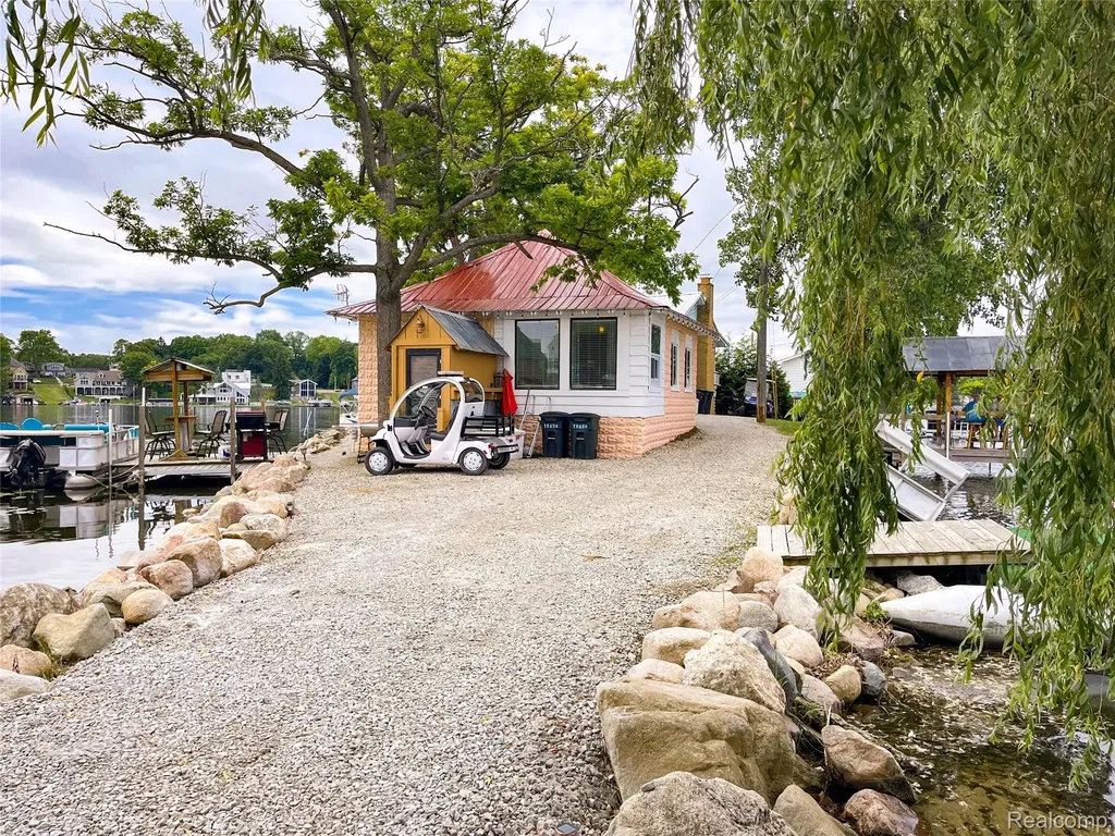 599 Westpointe Court Lake Orion Village MI 48362