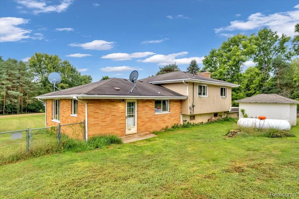 5416 Sandy Lane Oregon Township MI 48421