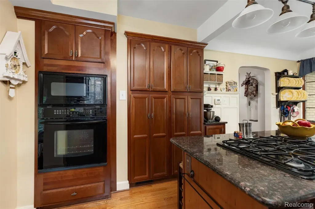 21071 Thorofare Road Grosse Ile Township MI 48138