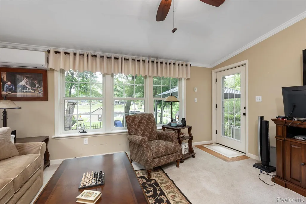 21071 Thorofare Road Grosse Ile Township MI 48138