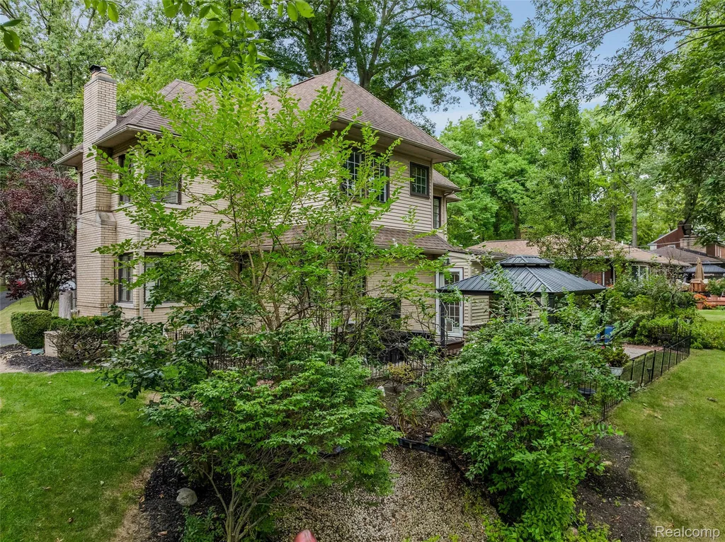 21071 Thorofare Road Grosse Ile Township MI 48138