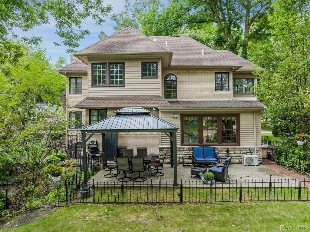 21071 Thorofare Road Grosse Ile Township MI 48138