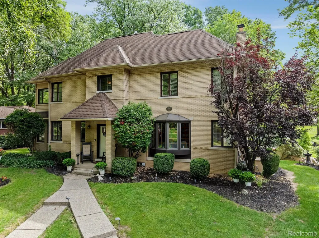 21071 Thorofare Road Grosse Ile Township MI 48138