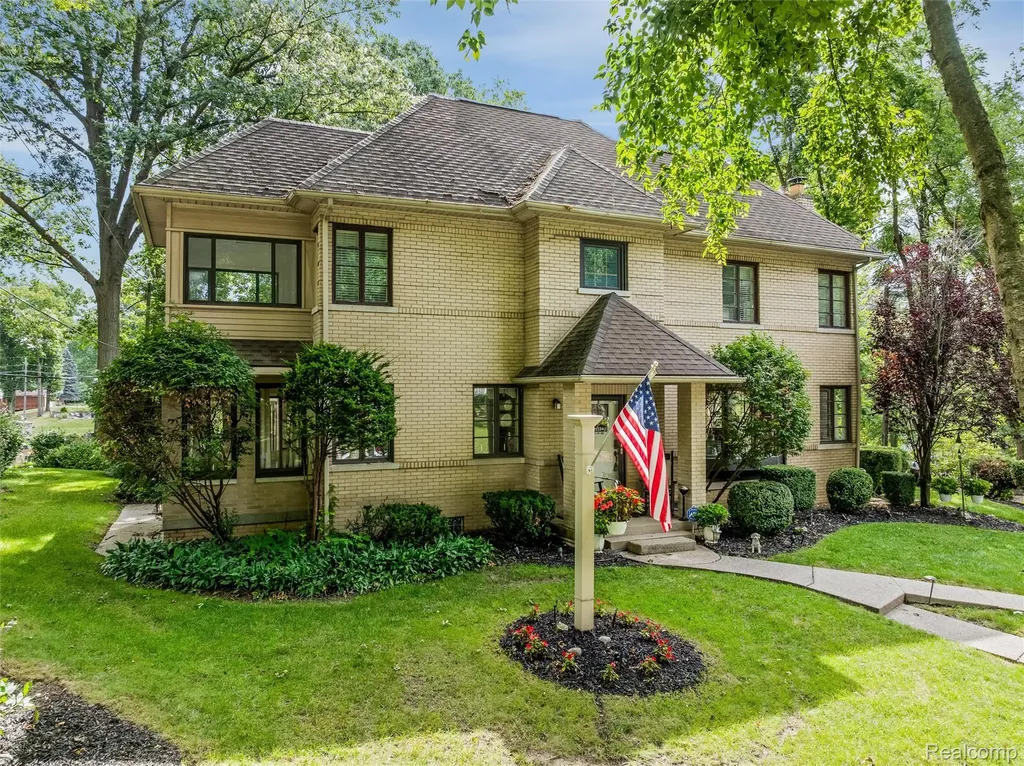 21071 Thorofare Road Grosse Ile Township MI 48138