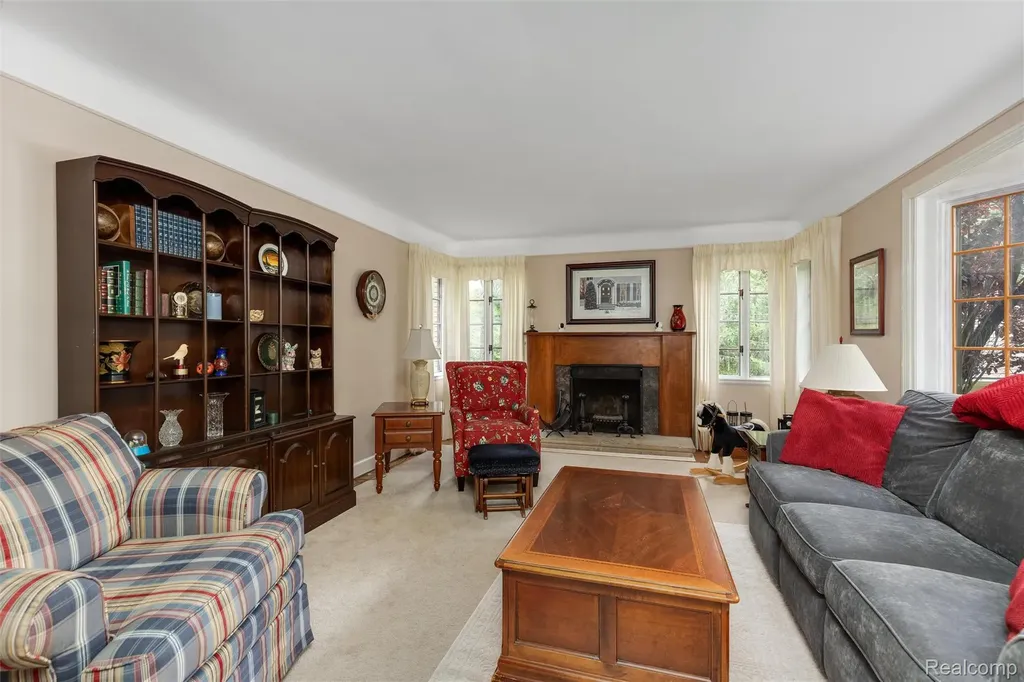 21071 Thorofare Road Grosse Ile Township MI 48138