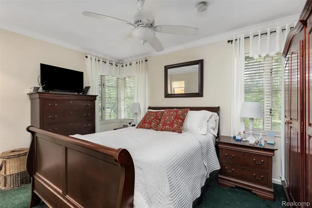 21071 Thorofare Road Grosse Ile Township MI 48138