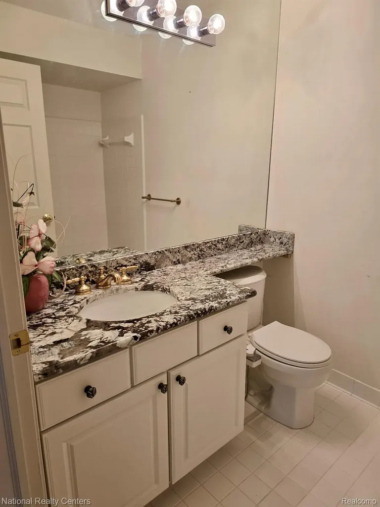 50314 Paradise Court Macomb Township MI 48044