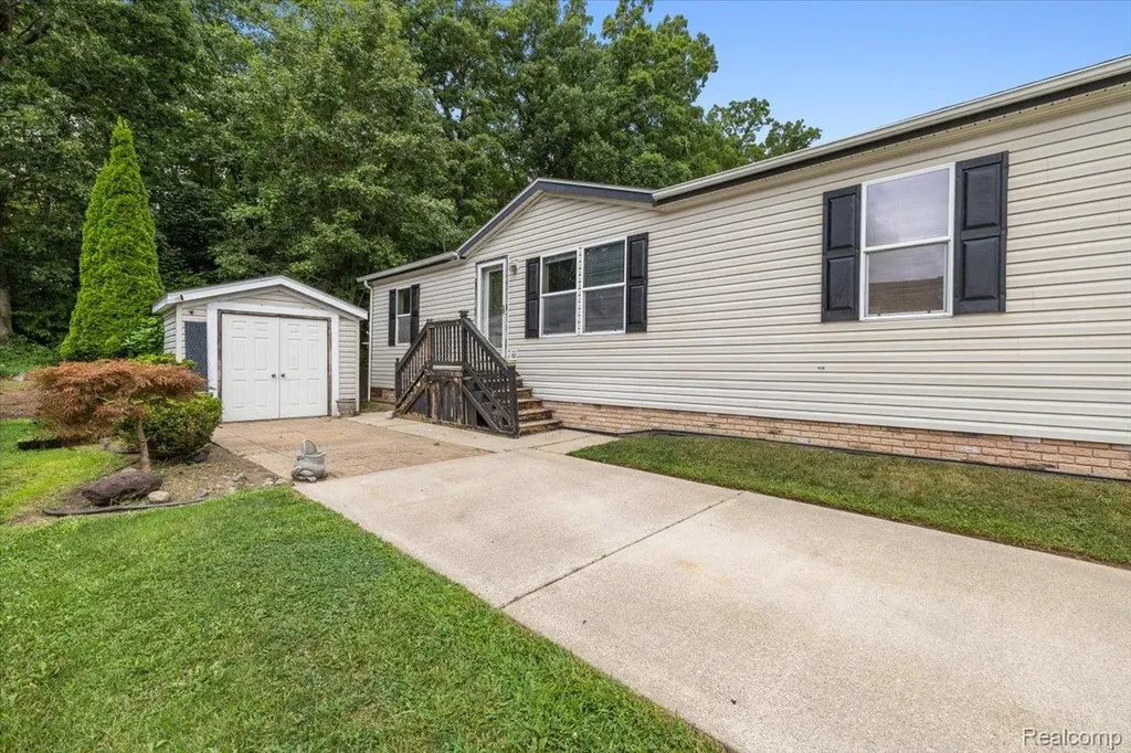 3403 Nottingham Salem Township MI 48167