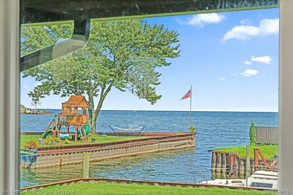 22505 Beach Street St. Clair Shores City MI 48081