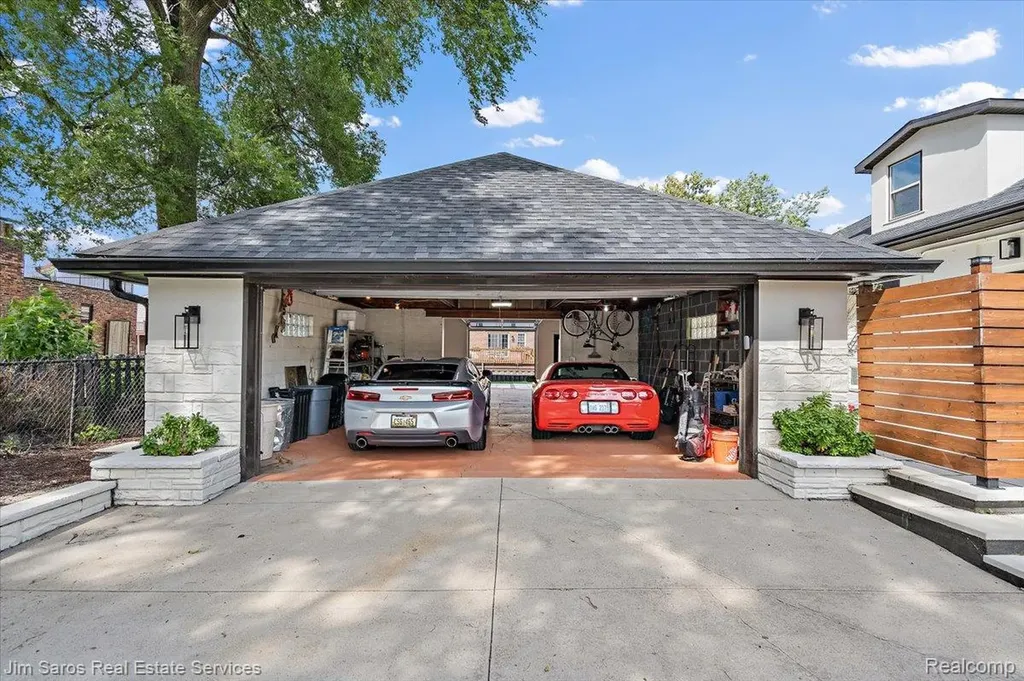 22505 Beach Street St. Clair Shores City MI 48081