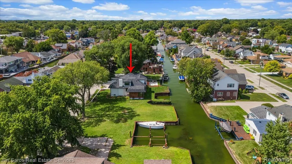 22505 Beach Street St. Clair Shores City MI 48081