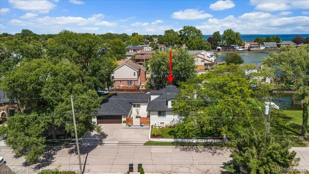 22505 Beach Street St. Clair Shores City MI 48081