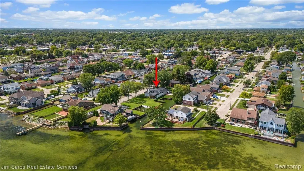 22505 Beach Street St. Clair Shores City MI 48081