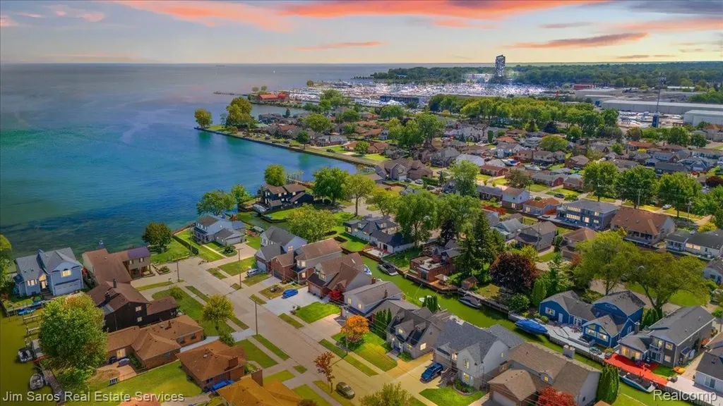22505 Beach Street St. Clair Shores City MI 48081
