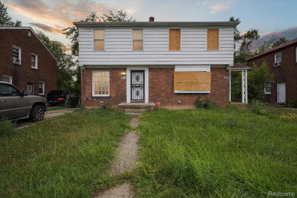 19389 Hoover Street Detroit City MI 48205