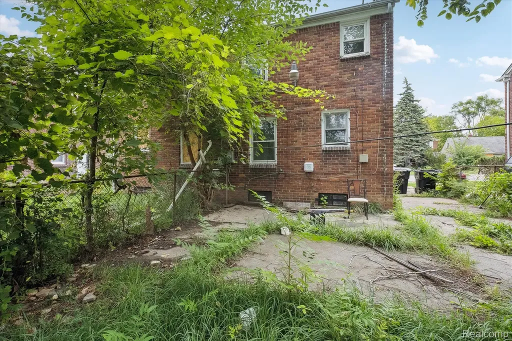 19389 Hoover Street Detroit City MI 48205