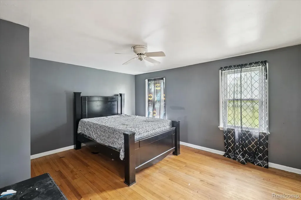 19389 Hoover Street Detroit City MI 48205
