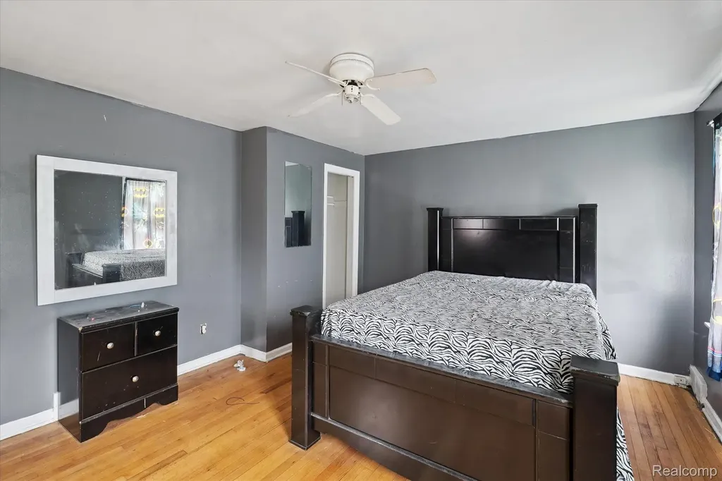 19389 Hoover Street Detroit City MI 48205