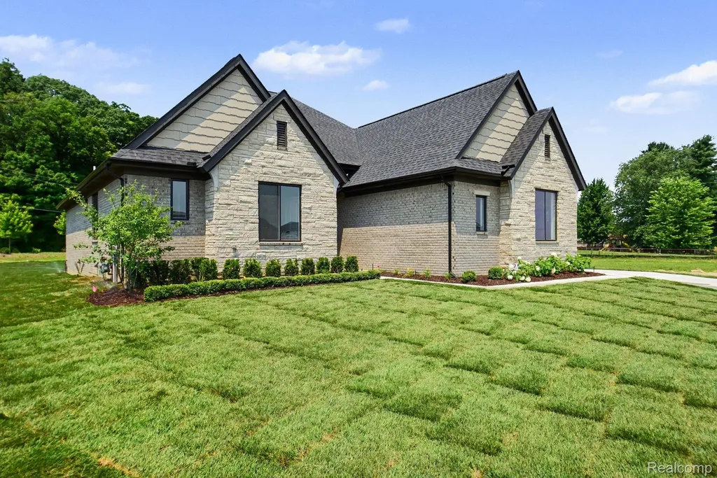 56211 Stone Falcon Drive Shelby Charter Township MI 48315