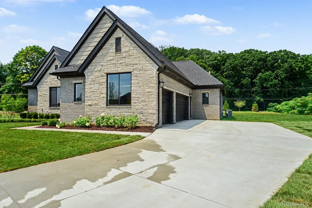56211 Stone Falcon Drive Shelby Charter Township MI 48315