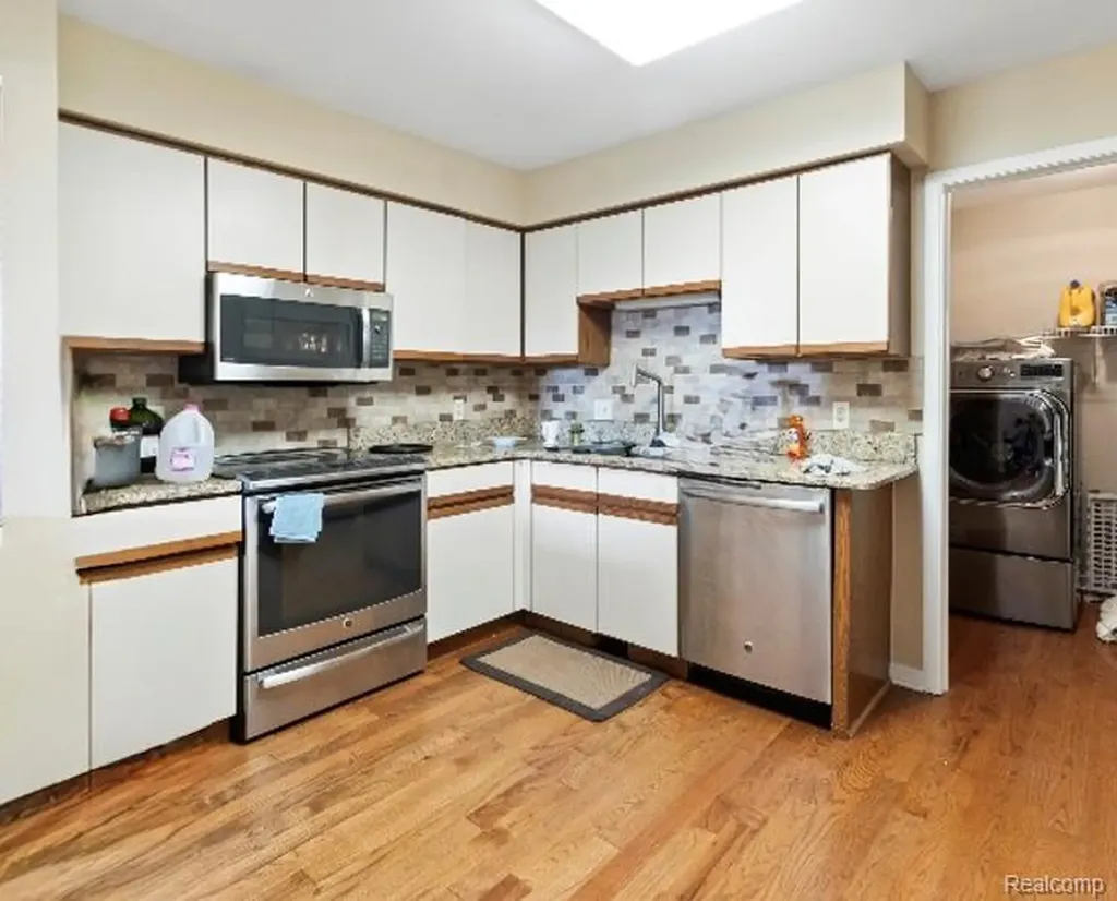 6693 Maple Lakes Drive West Bloomfield Charter Township MI 48322