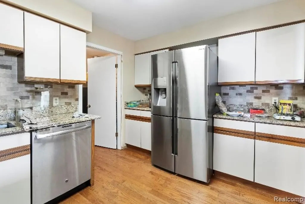 6693 Maple Lakes Drive West Bloomfield Charter Township MI 48322