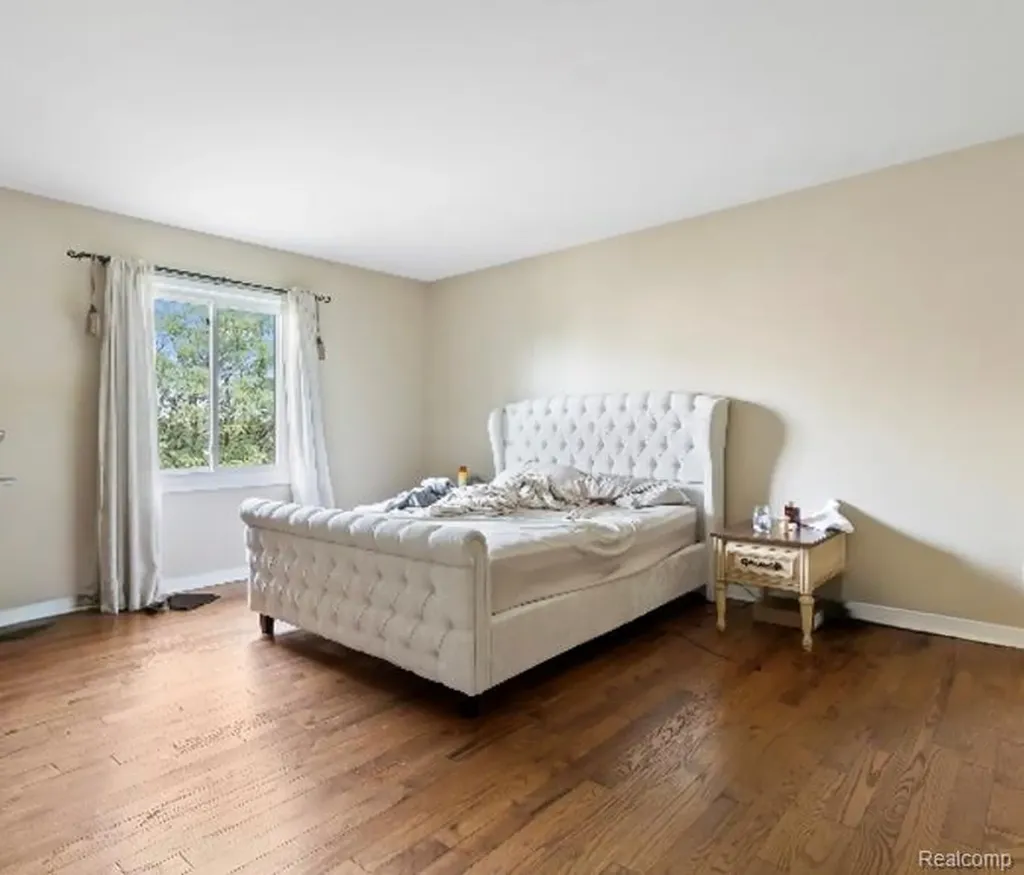6693 Maple Lakes Drive West Bloomfield Charter Township MI 48322