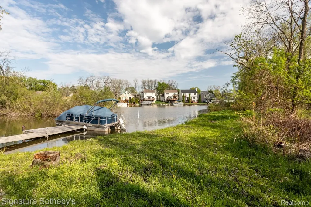 1389 S Cass Lake Road Waterford Charter Township MI 48328