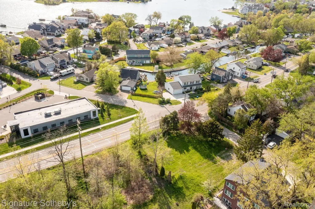 1389 S Cass Lake Road Waterford Charter Township MI 48328