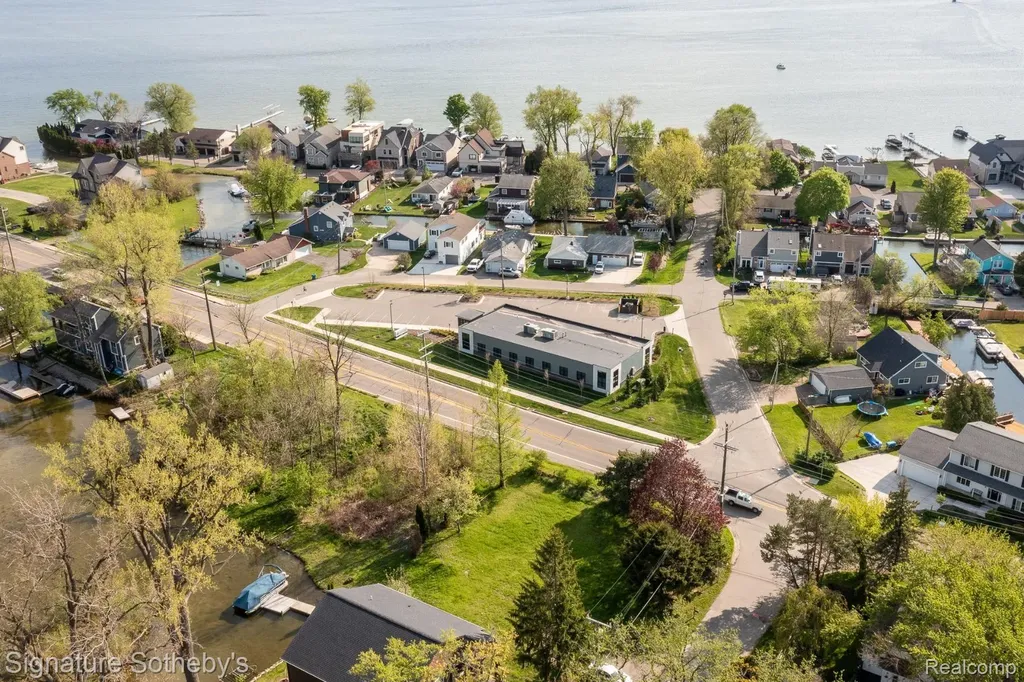 1389 S Cass Lake Road Waterford Charter Township MI 48328