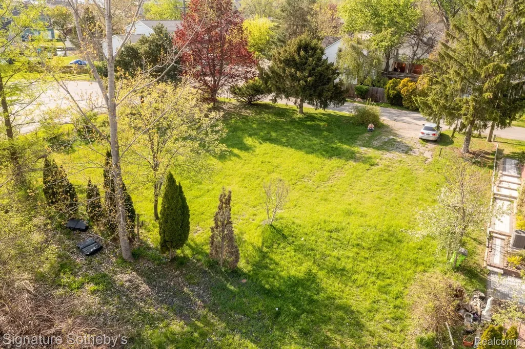 1389 S Cass Lake Road Waterford Charter Township MI 48328