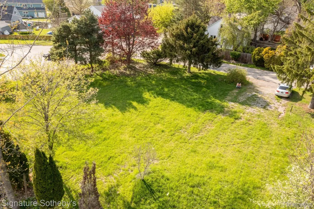 1389 S Cass Lake Road Waterford Charter Township MI 48328