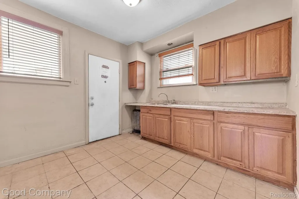 15572 Normandy Street Detroit City MI 48238