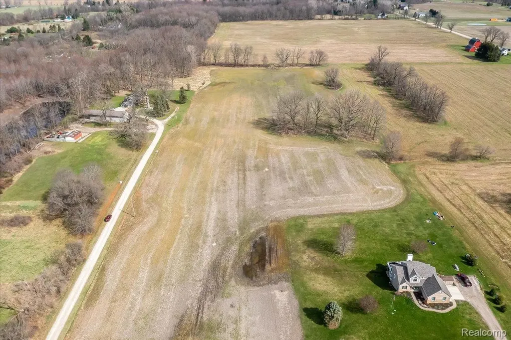 L Schrepfer Road Howell City MI 48855