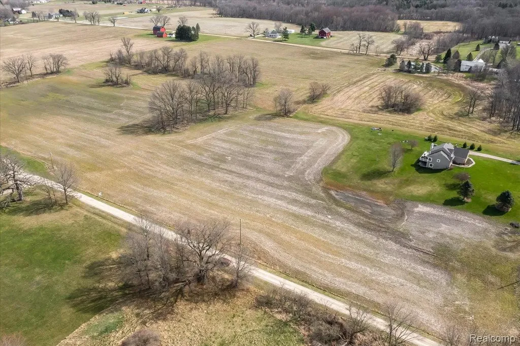L Schrepfer Road Howell City MI 48855