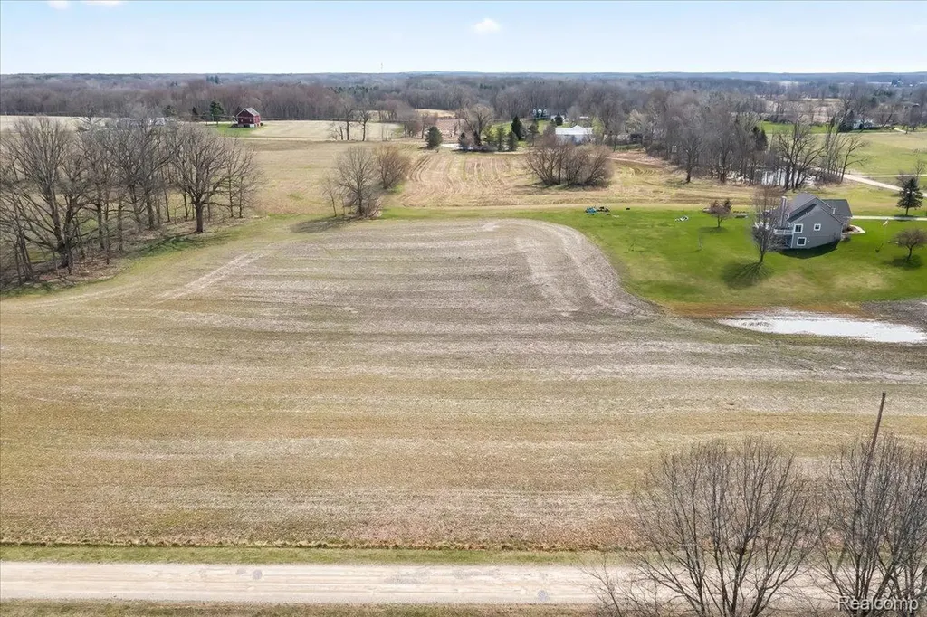 L Schrepfer Road Howell City MI 48855