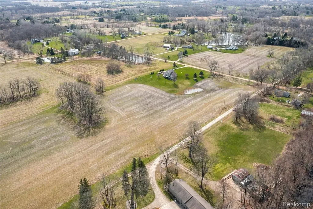 L Schrepfer Road Howell City MI 48855