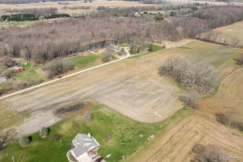 L Schrepfer Road Howell City MI 48855