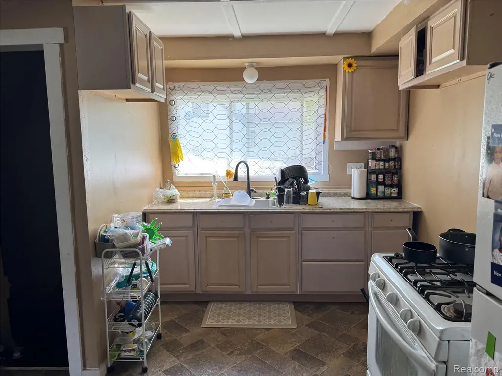 8103 Fielding Street Detroit City MI 48228