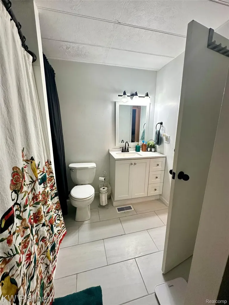 25 Canary Hill Orion Charter Township MI 48359