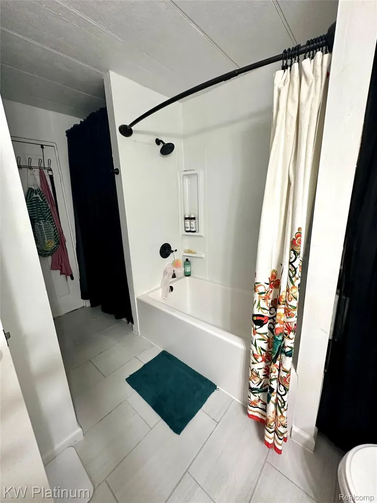 25 Canary Hill Orion Charter Township MI 48359