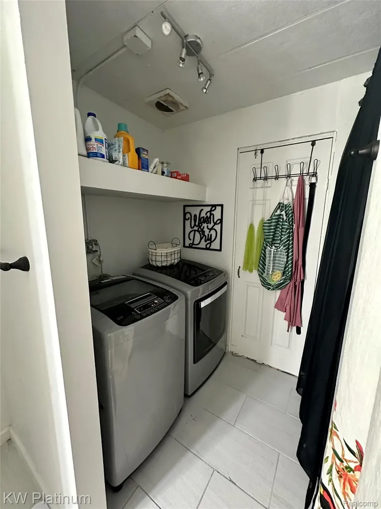 25 Canary Hill Orion Charter Township MI 48359