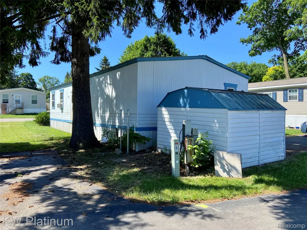 25 Canary Hill Orion Charter Township MI 48359