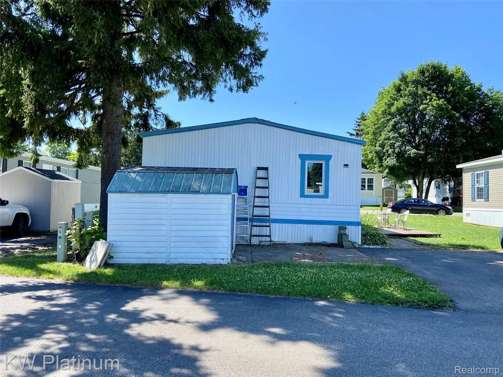 25 Canary Hill Orion Charter Township MI 48359