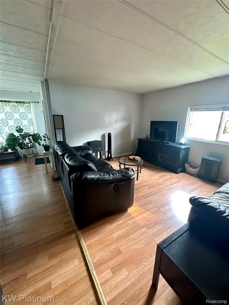 25 Canary Hill Orion Charter Township MI 48359